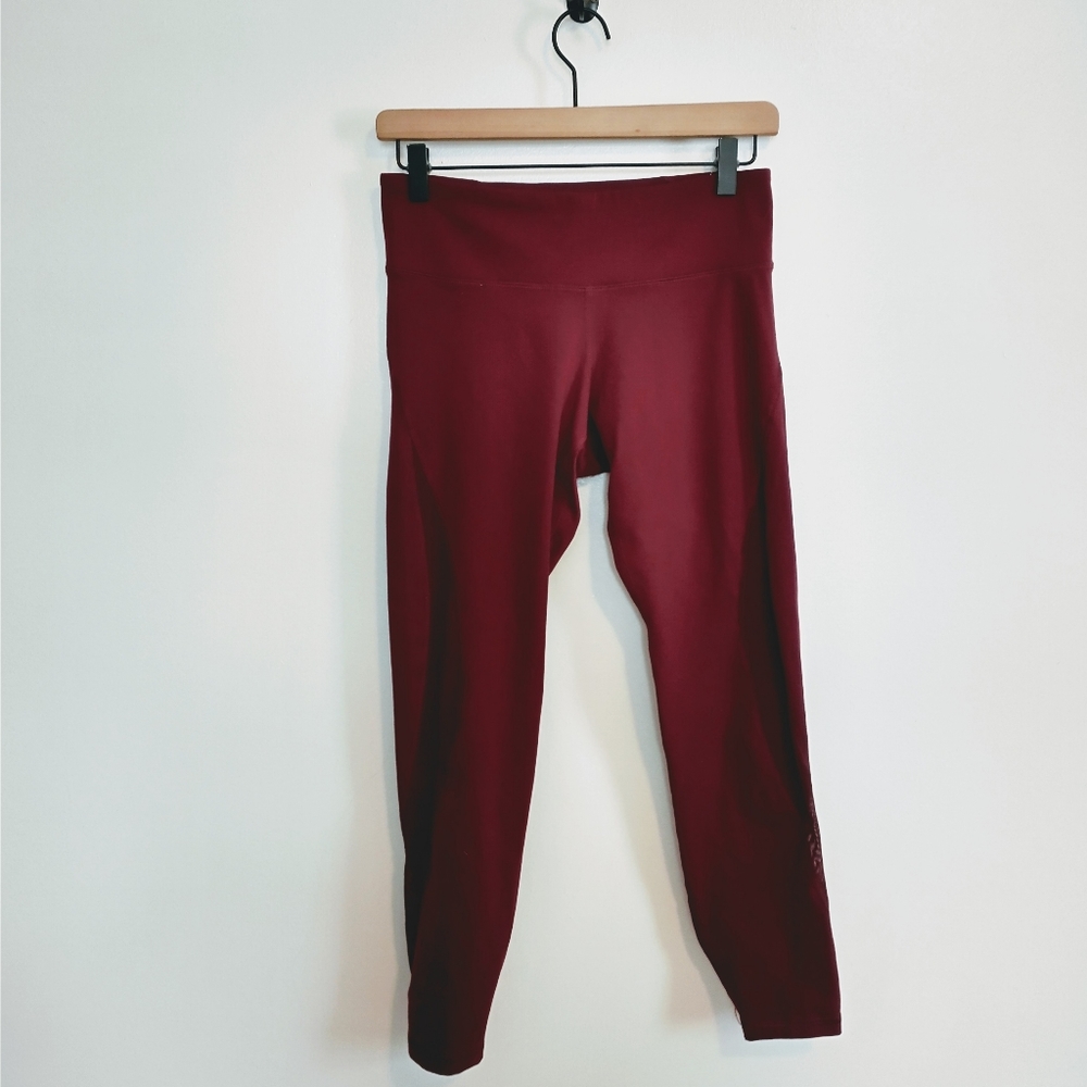 Old Navy compression leggings purple size medium. Mesh side panel
